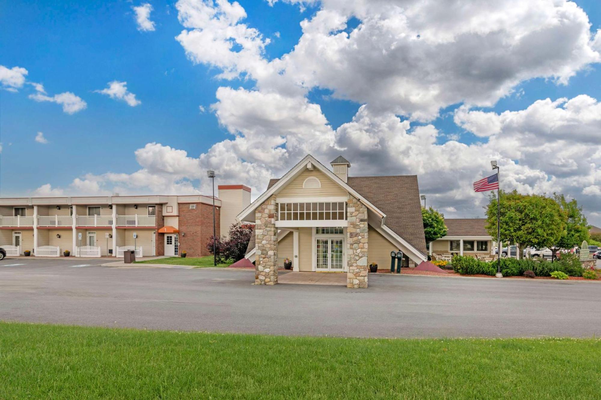 Best Western Plus Plattsburgh Exterior foto