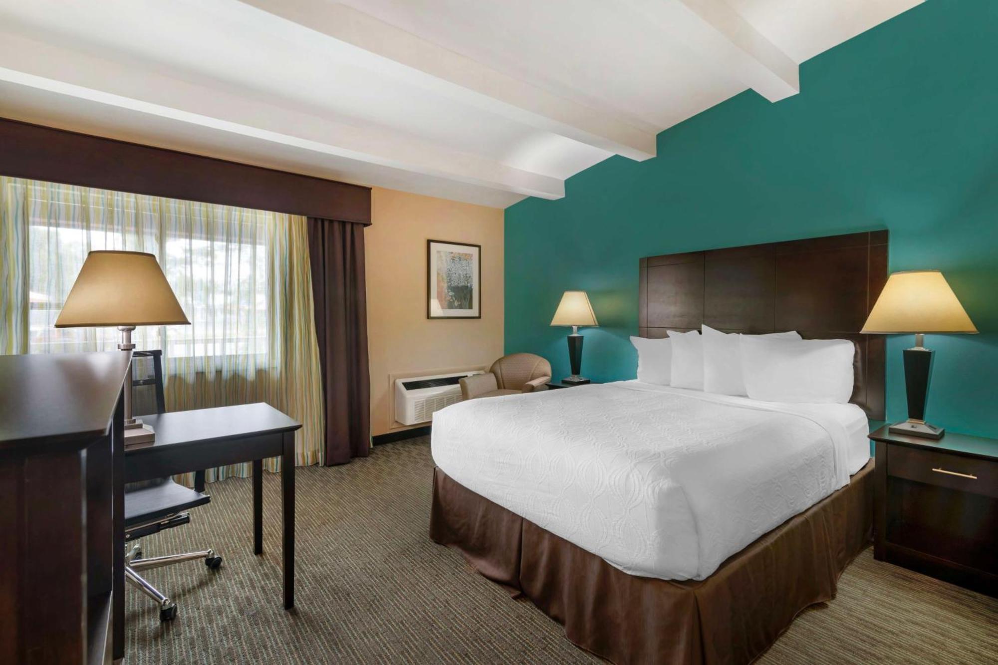 Best Western Plus Plattsburgh Exterior foto